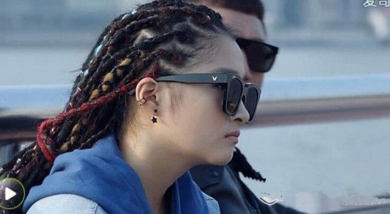 搭配典范《好先生》，孙红雷穿鹿晗同款，江疏影关晓彤背包居然是