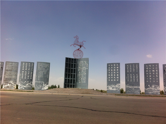 重回巴彦淖尔：八百里河套我用三天走过，十四年之痒我于一夕安放