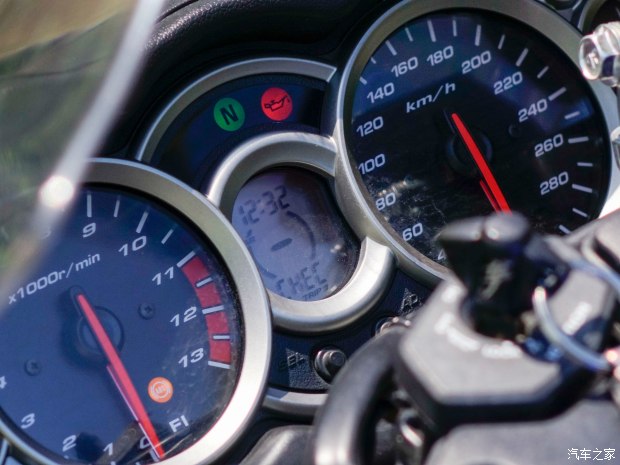 跨时代战神对话，铃木隼VS宝马S1000RR