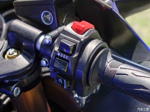 跨时代战神对话，铃木隼VS宝马S1000RR