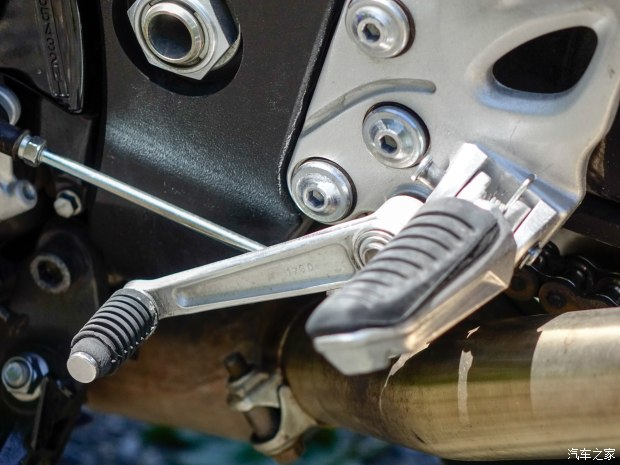 跨时代战神对话，铃木隼VS宝马S1000RR