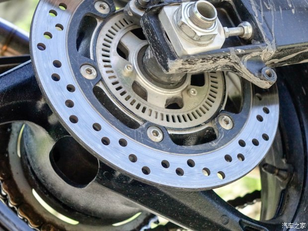 跨时代战神对话，铃木隼VS宝马S1000RR