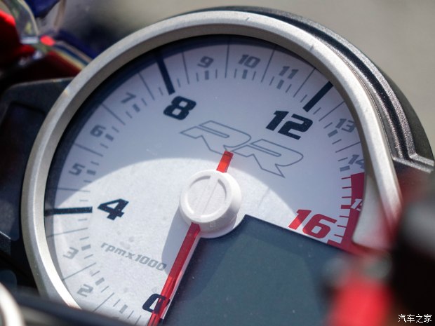 跨时代战神对话，铃木隼VS宝马S1000RR