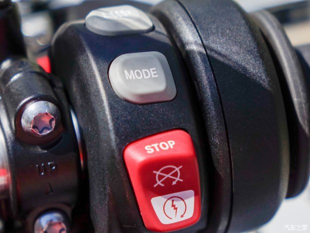 跨时代战神对话，铃木隼VS宝马S1000RR