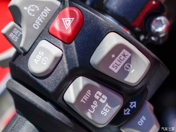 跨时代战神对话，铃木隼VS宝马S1000RR