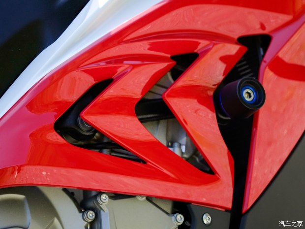 跨时代战神对话，铃木隼VS宝马S1000RR