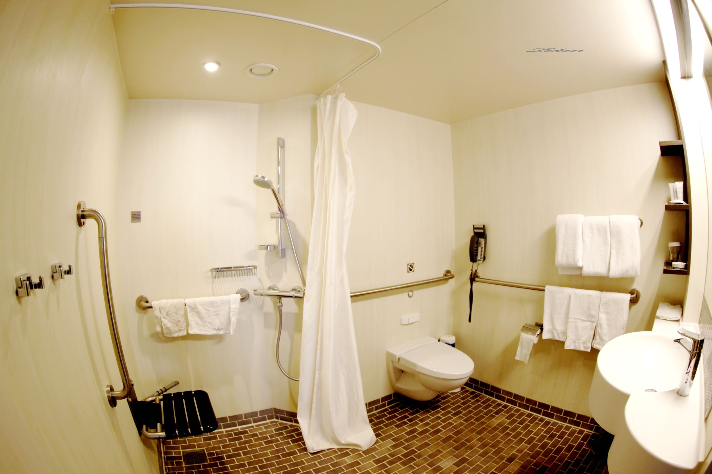 海洋量子号豪华游轮三视图,加勒比邮轮海洋量子号攻略