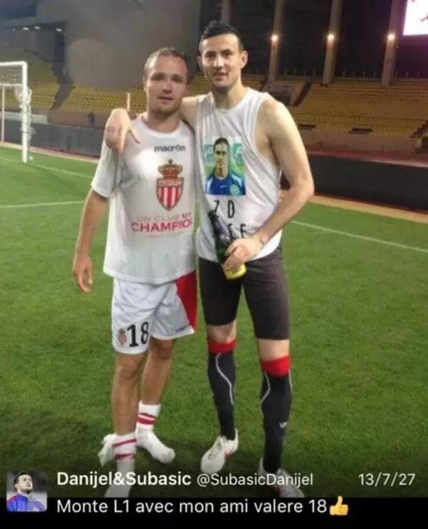 将好友穿在胸前8年，因为这里是离心最近的位置！