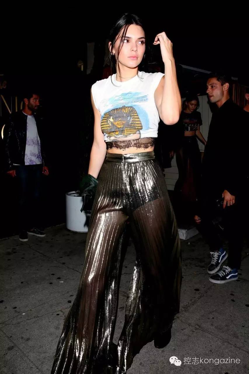 别再穿花里胡哨的t恤了,别再穿普通t恤了