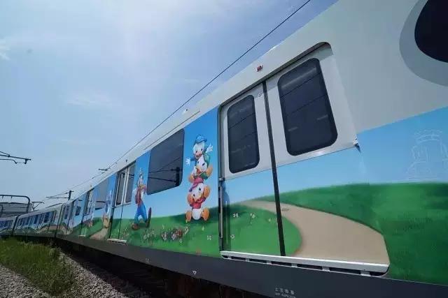 上海迪士尼春季巡游火车 (迪士尼上海开放时间表)