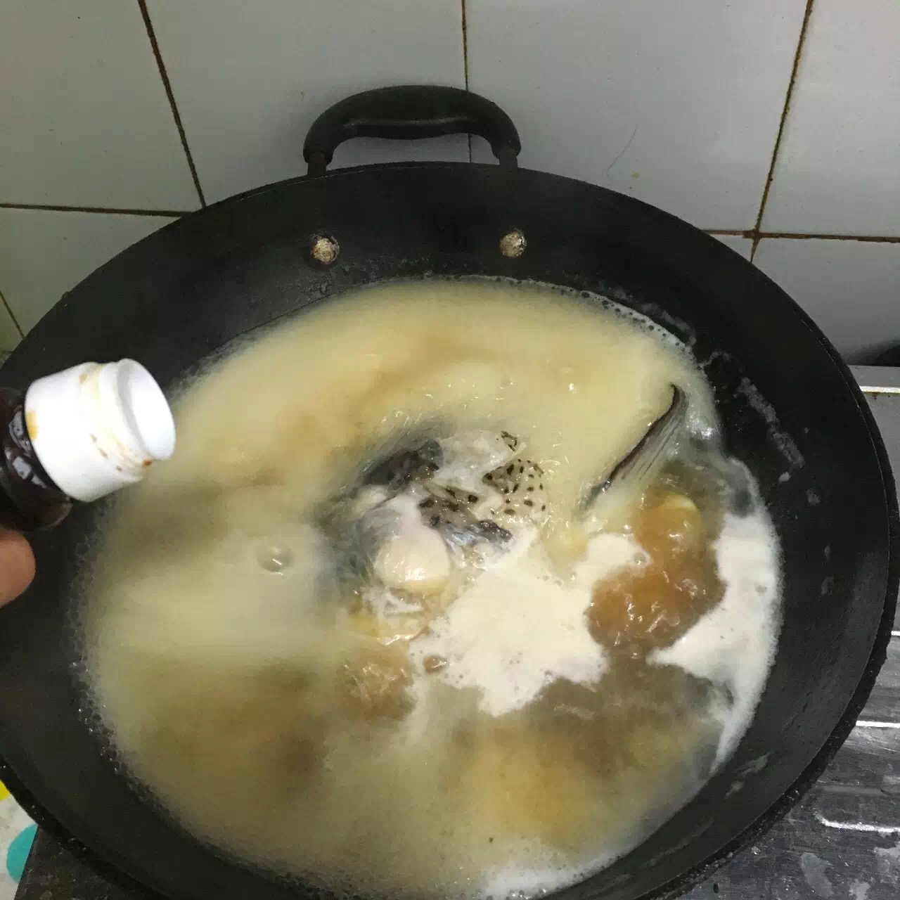 正宗三文鱼头豆腐汤怎么炖,辣三文鱼头豆腐汤