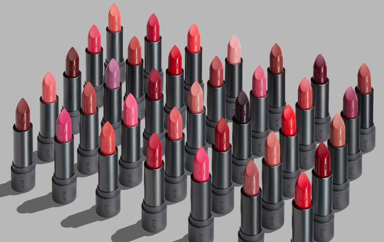 它既是女人们迷人的必备品,但它也是是女人的毒药!