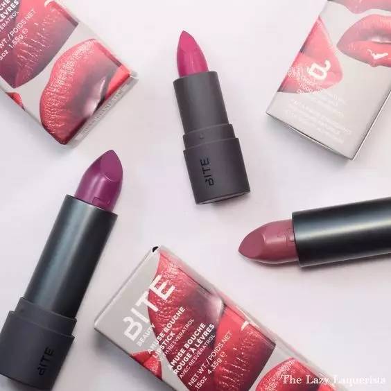 它既是女人们迷人的必备品,但它也是是女人的毒药!