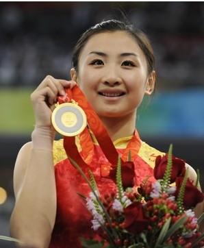 08年金镶玉奥运奖牌是24k金吗,2008奥运金镶玉金牌什么样