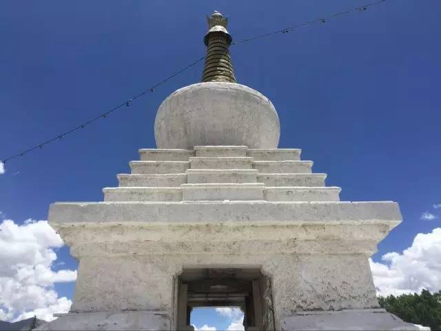 日照有什么好玩的地方,日照金山