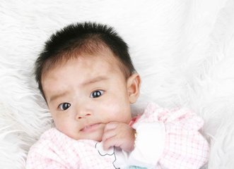 孩子身上有白斑是白癜风吗,孩子身上白斑图片