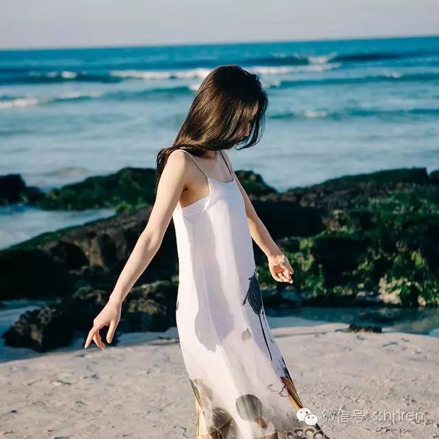 浪漫的盛夏，妹子们就该使出清爽迷人的“杀手锏”