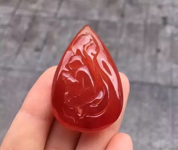 血蜜蜡的颜色是用钴60做的吗,琥珀蜜蜡价格内幕