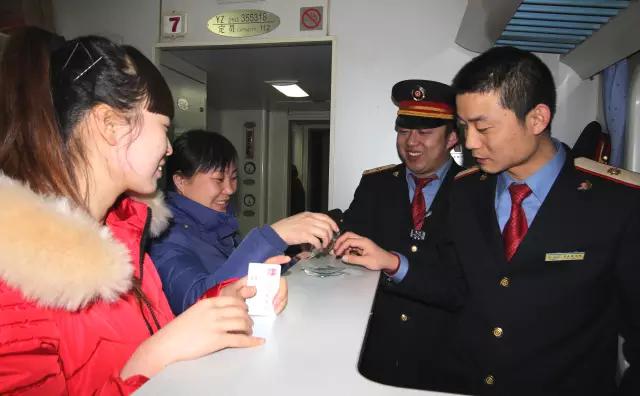 火车上列车员是干什么的,铁路列车员收入