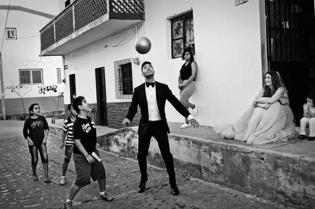 咫尺光年爱如初见意思,咫尺光年爱如初见什么意思