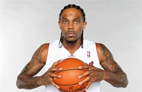 再见了！用盖帽篮板统治一切的你，96一代落选新秀却成了传奇