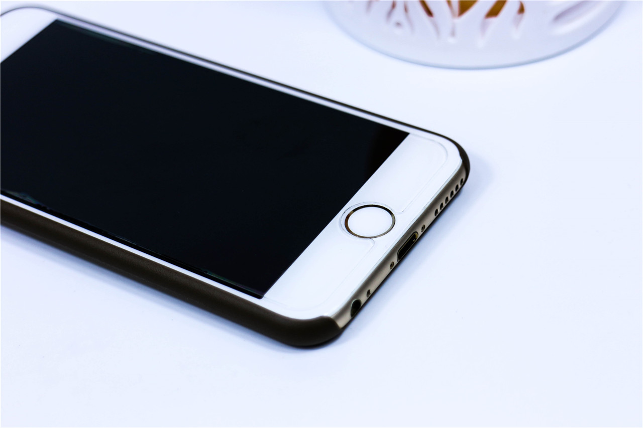 给苹果6装上6s的壳,苹果6s戴上智能壳