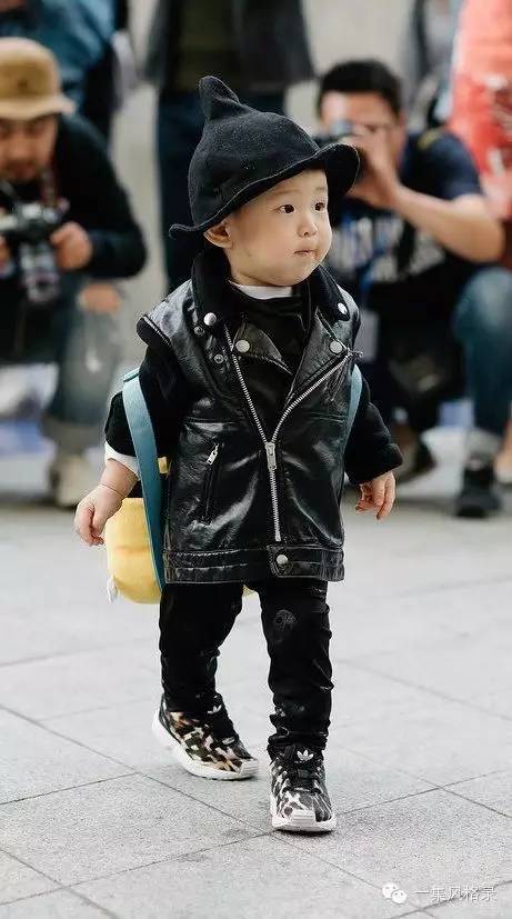 公司年会礼服鞋子怎么搭配,年会晚宴着装要求通知