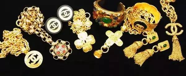 公司年会礼服鞋子怎么搭配,年会晚宴着装要求通知