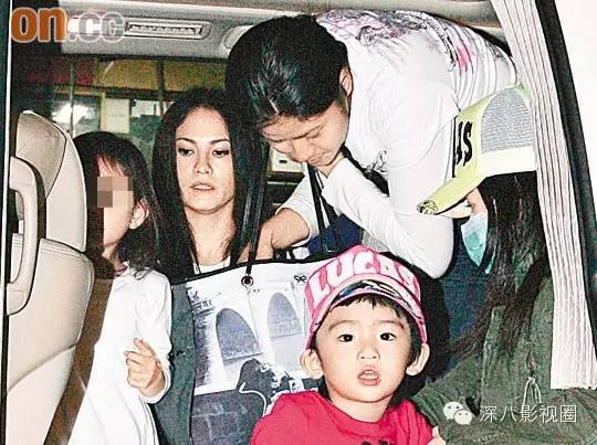 柏芝妈55岁勇闯娱乐圈！她手撕谢家的往事，就是一部老炮儿传奇