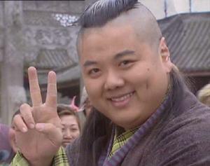 他是周星驰一手发掘的谐星，刘德华曾投资他拍戏，编剧导演都玩转