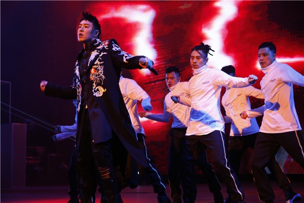 潘玮柏金榜演唱会,潘玮柏携新歌空降点唱厅