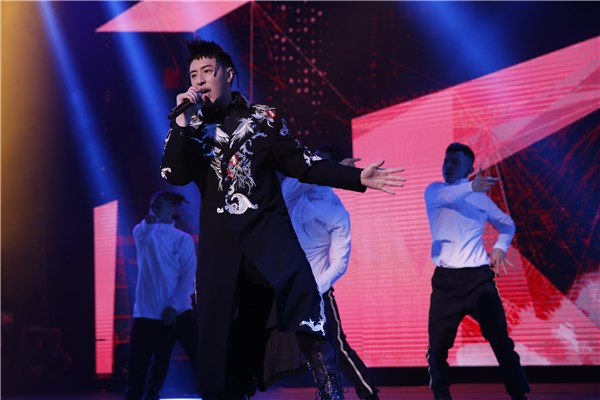 潘玮柏金榜演唱会,潘玮柏携新歌空降点唱厅