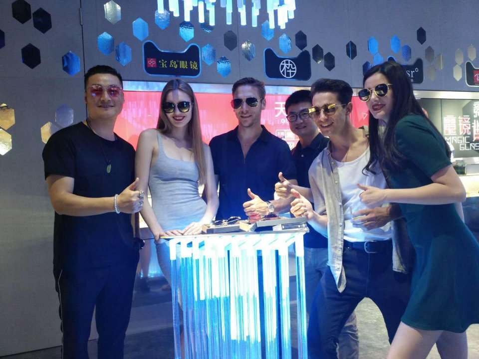 到底是谁拯救了画风土气的国产品牌？