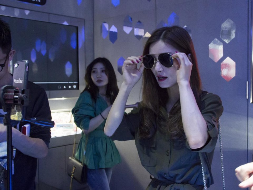 到底是谁拯救了画风土气的国产品牌？