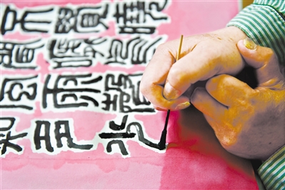 病房场景画儿童画,病房里的画展