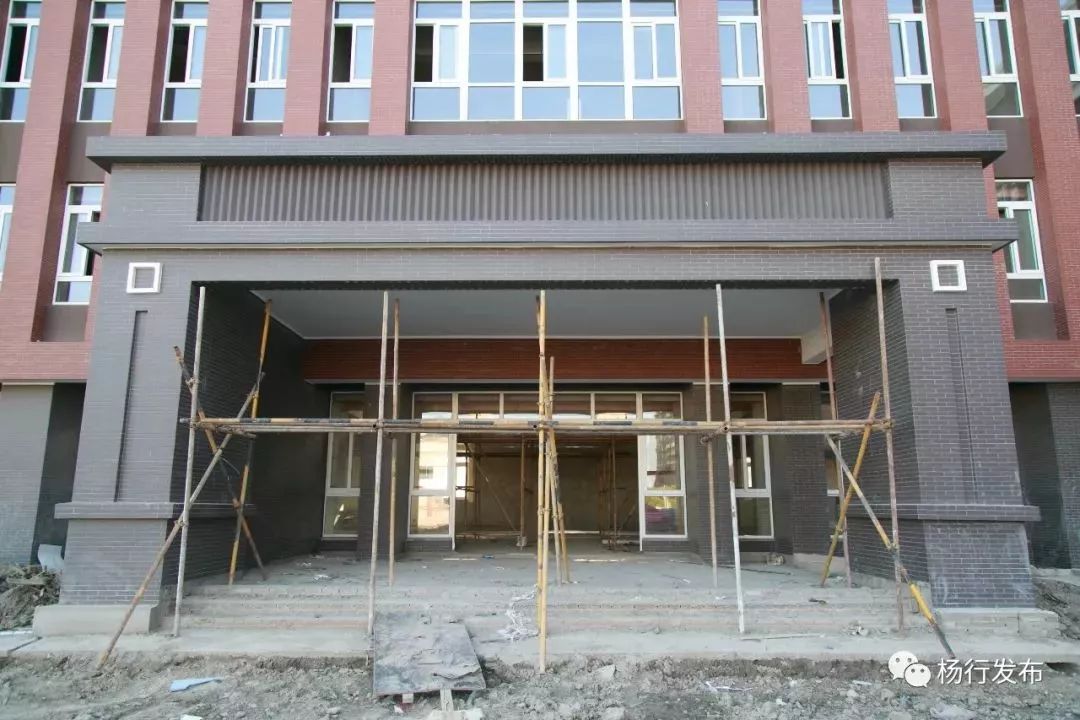 好学校有哪些配套设施,上宝外学校怎么样