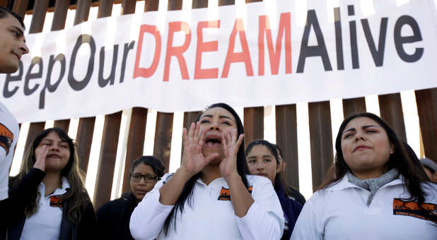 特朗普关于移民新政策,特朗普对移民新政策是什么