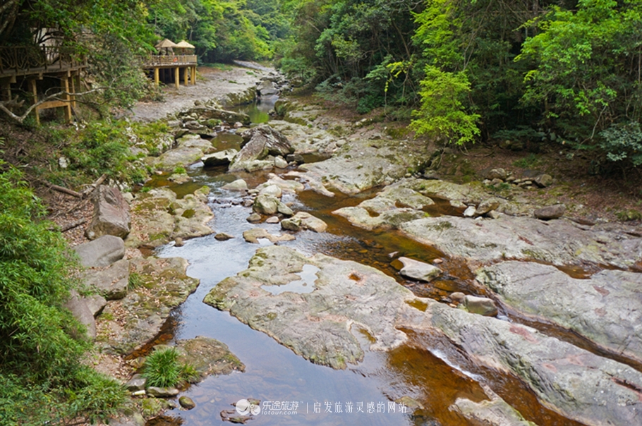 云顶景区瀑布,云顶山峡谷七彩瀑布