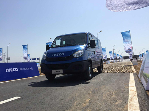 试驾全新依维柯欧胜,依维柯欧胜改装氮气减震有效果吗