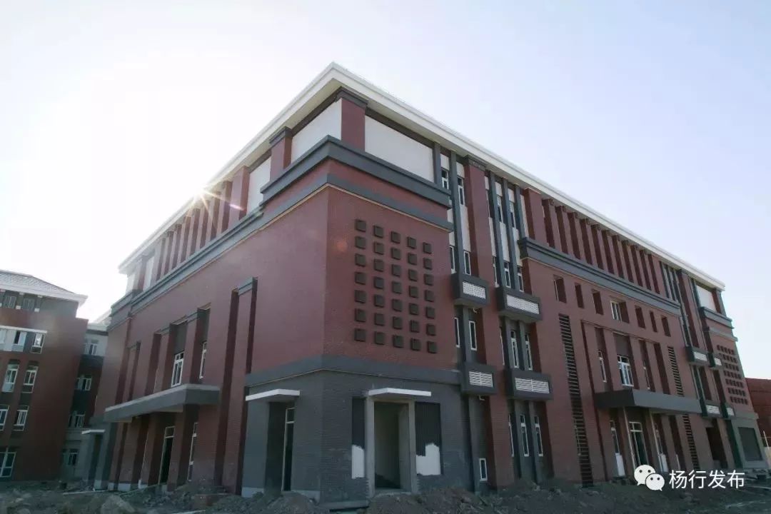 好学校有哪些配套设施,上宝外学校怎么样