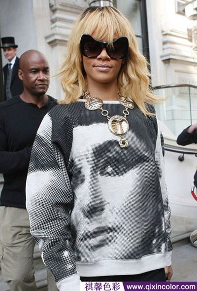 印花新潮服装搭配人面印花别样红