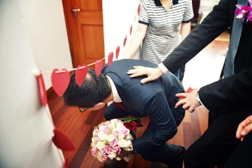 新郎接新娘堵门怎么要红包,新郎堵门红包怎么发