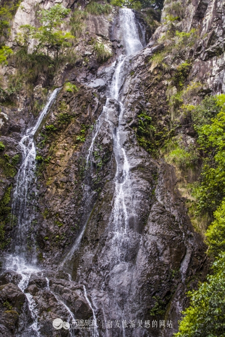 云顶景区瀑布,云顶山峡谷七彩瀑布