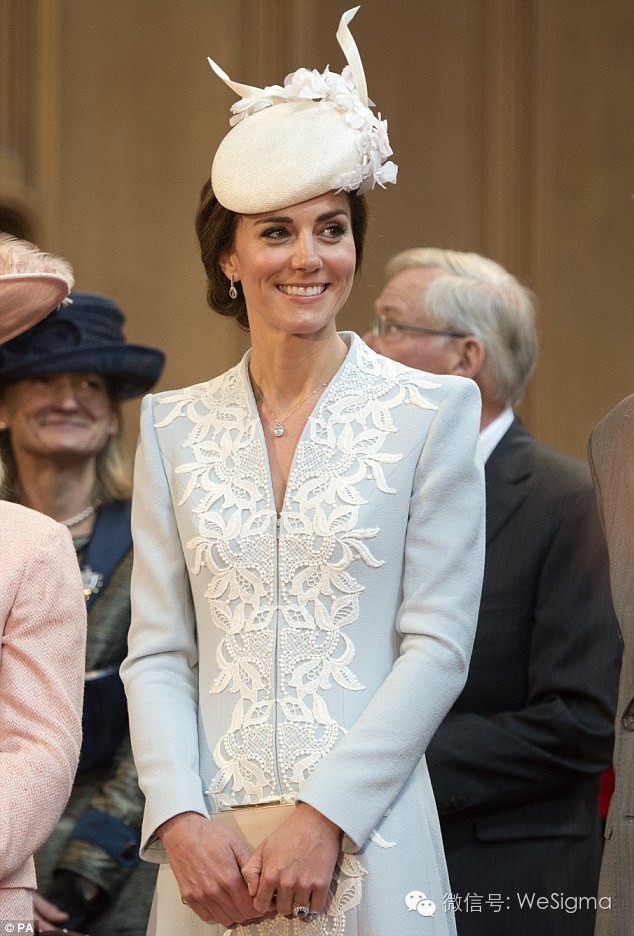 这是女王的90大寿，不是你们的红毯秀！