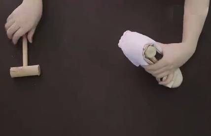 夏天的凉鞋穿着磨脚怎么办,夏天凉鞋磨脚怎么修补