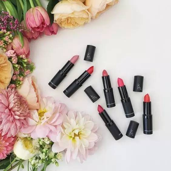 它既是女人们迷人的必备品,但它也是是女人的毒药!