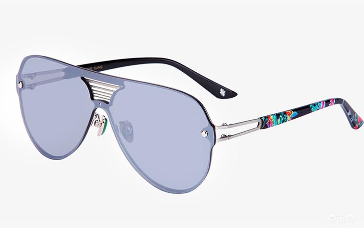 戴上墨镜也挺酷的,戴上超好看的墨镜