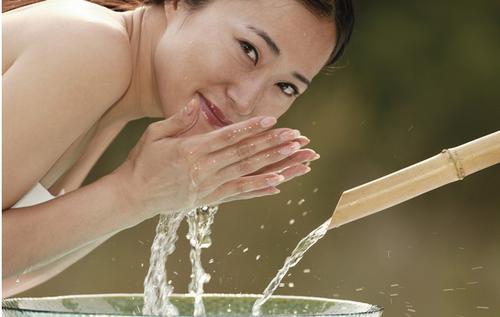 25岁以后长痘痘如何祛痘,青少年爆痘长痘如何祛痘