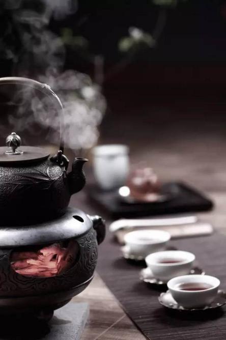 器为茶之父如何挑选最合适的茶具,岩茶用铁壶冲泡方法