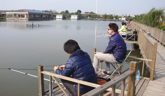 钓黑坑就是钓鱼人在炫富，不服可以来辩！